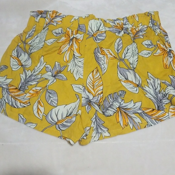 Shorts - Picture 2 of 2